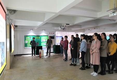 说明: http://mksxy.glut.edu.cn/__local/0/22/2C/20811D4C927C037A21D18C6D630_48C484DB_19538.jpg